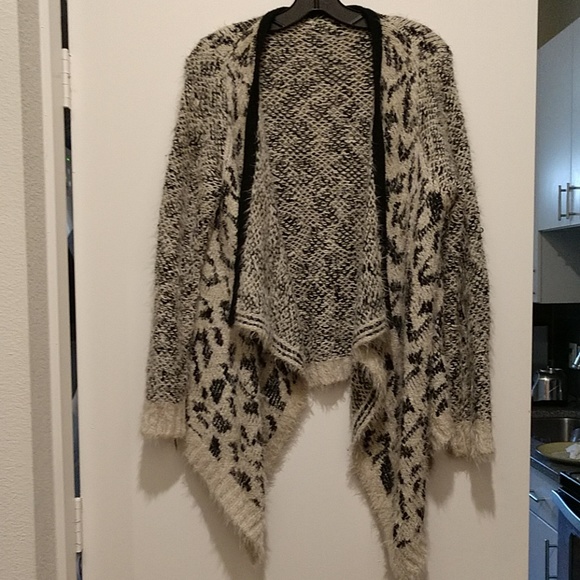Sweaters - Sweater